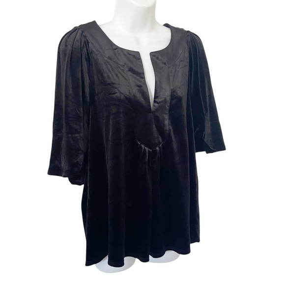 Pomander Place Finley Velvet Flutter Sleeve Top Tuckernuck size XL - Picture 2 of 12